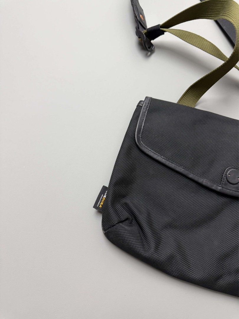 SAMEBOX (Category: Cross-body Bags) located in Guagua. Submitted by sweetboyy (Listing ID 1464056107, Image 3). Description: SAMEBOX CORDURA BALLISTIC NYLON FIDLOCK MAGNETIC CLOSURE CROSSBODY BAG.