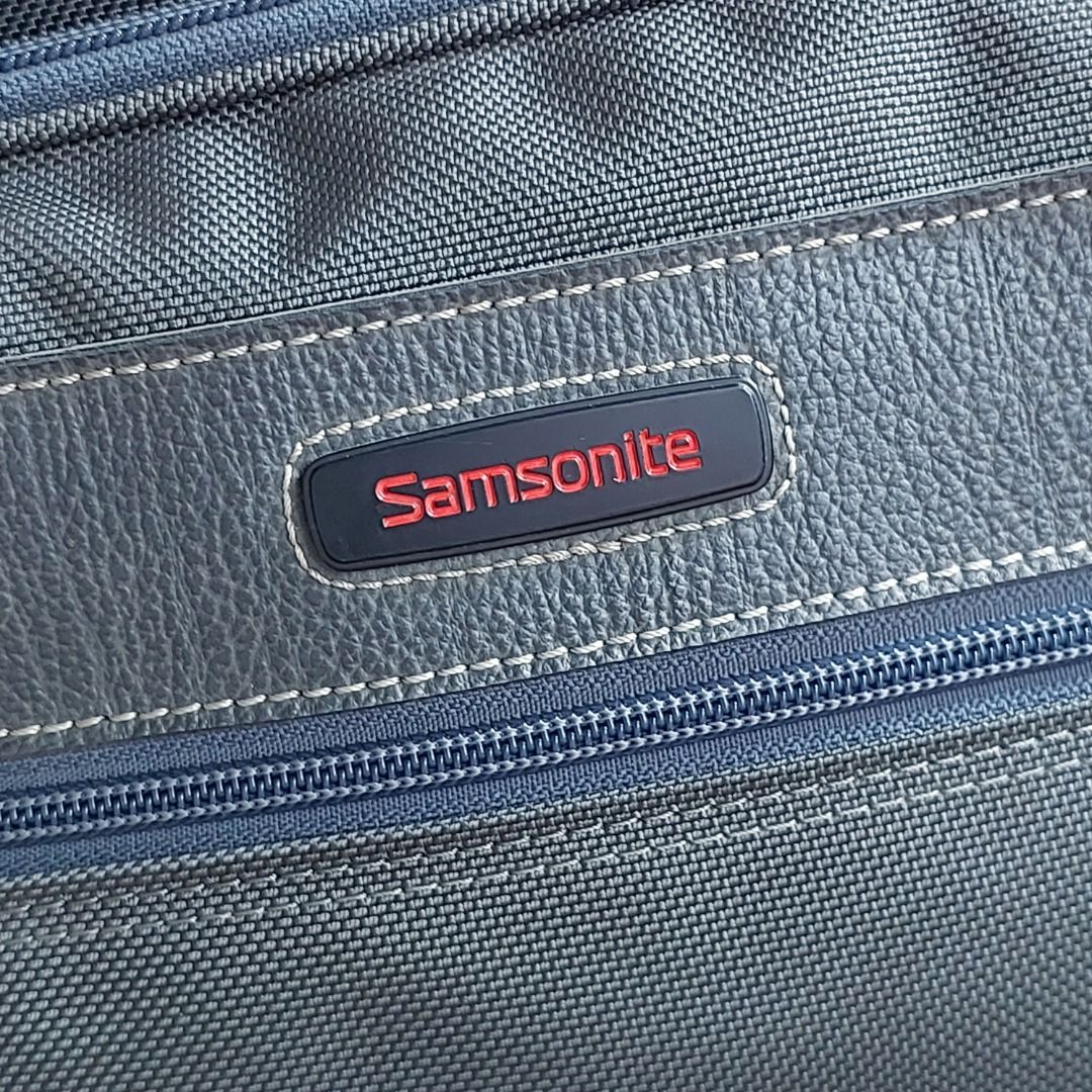 Samsonite Two Way Business Bag (Category: Briefcases) located in Caloocan City. Submitted by 2ndhand.manila (Listing ID 1464011128, Image 2). Description: Swipe left for more photos and measurements. ▪️NO COD/COP ▪️Ship thru J&T ▪️Lalamove/Grab Express ▪️G-Cash or Bank Transfer ▪️Location: North Caloocan.