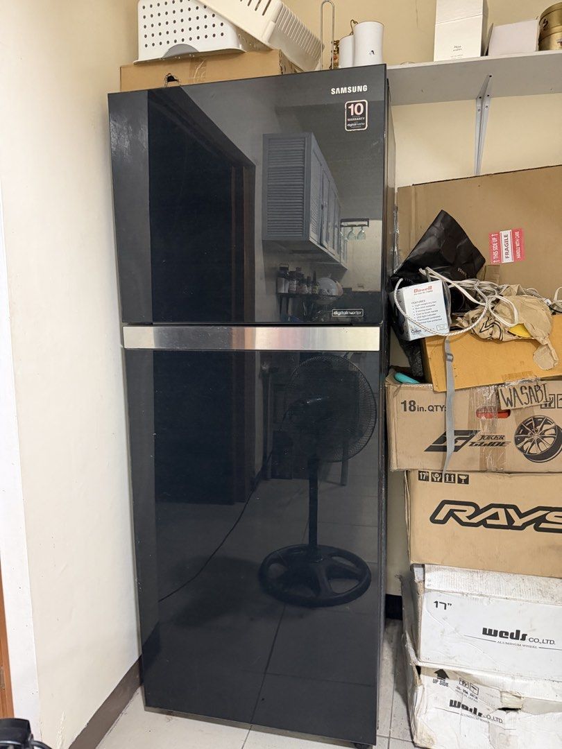 Samsung Digital Inverter Refrigerator (Category: Refrigerators and Freezers) located in Muntinlupa City. Submitted by patats (Listing ID 1463986482, Image 1). Description: Pam patanggal naalmg sa bahay may bawas sa sure buyer. Compressor ang problema.