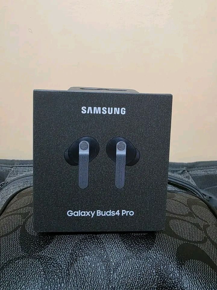 Samsung Galaxy Buds4 Pro (Category: Earphones) located in Morong. Submitted by schewpidc91918 (Listing ID 1464104976, Image 1). Description: - Samsung Galaxy Buds4 Pro - Color: Black - Includes original packaging - Superior sound quality - Effective noise cancellation - Ideal for music and calls.