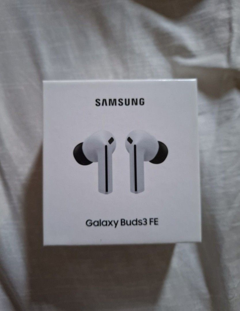 Samsung Galaxy Buds 3 FE (Category: Earphones) located in Las Pinas. Submitted by skylarkt (Listing ID 1464125976, Image 1). Description: - Brand New Samsung Galaxy Buds3 FE - Color: White - Get yours today!.