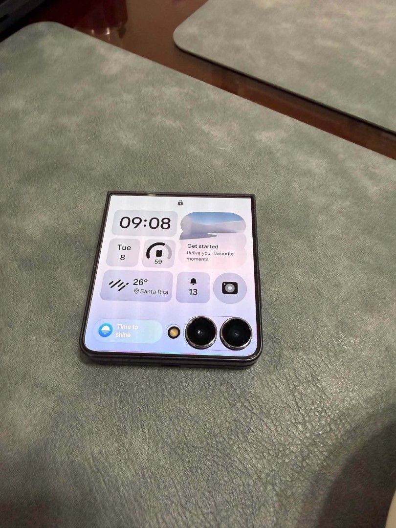 Samsung Galaxy Flip 7 (Category: Samsung) located in Guiguinto. Submitted by joemzzz180 (Listing ID 1464101419, Image 2). Description: For sale only Almost looks new, barely used. Bought on March 08, 2026 Lady owned 12gb/256gb Super AMOLED Display 120Hz 50mp/10mp Original charger, phone still have plastic, box hahanapin pa. Makinis pa sa nag rerejuve..