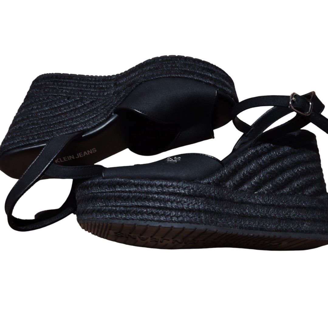SANDALI DONNA CALVIN KLEIN JEANS MOD. WEDGE ANKLE (Category: Flats & Sandals) located in Dinalupihan. Submitted by jkthriftstore (Listing ID 1464046665, Image 3). Description: Price 🏷️ 2500 size on photo EUR 38 📌Color may vary due to lighting 📌PM for more Details 📌 Payment through Gcash 📌 Courier : J&T🚛.