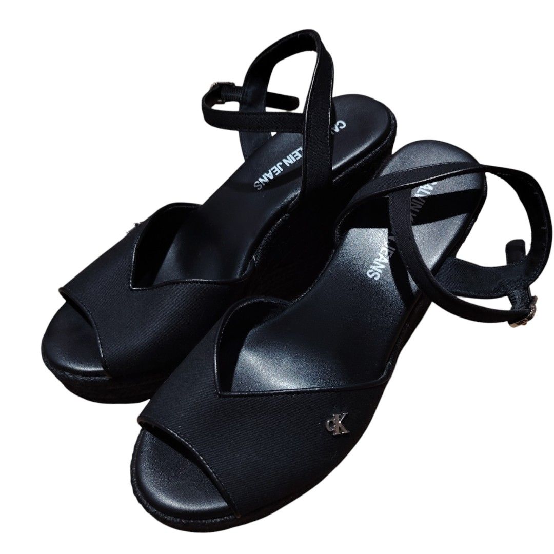 SANDALI DONNA CALVIN KLEIN JEANS MOD. WEDGE ANKLE (Category: Flats & Sandals) located in Dinalupihan. Submitted by jkthriftstore (Listing ID 1464046665, Image 1). Description: Price 🏷️ 2500 size on photo EUR 38 📌Color may vary due to lighting 📌PM for more Details 📌 Payment through Gcash 📌 Courier : J&T🚛.