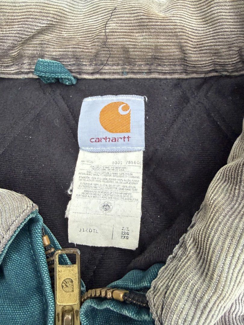 Santa fee carhartt (Category: Coats, Jackets and Outerwear) located in Candelaria. Submitted by ballerthrift796 (Listing ID 1463952428, Image 3). Description: Santa fee Detroit carhartt Excellent condition Issue expired patch i hole part of sleeve W-25 L-28.