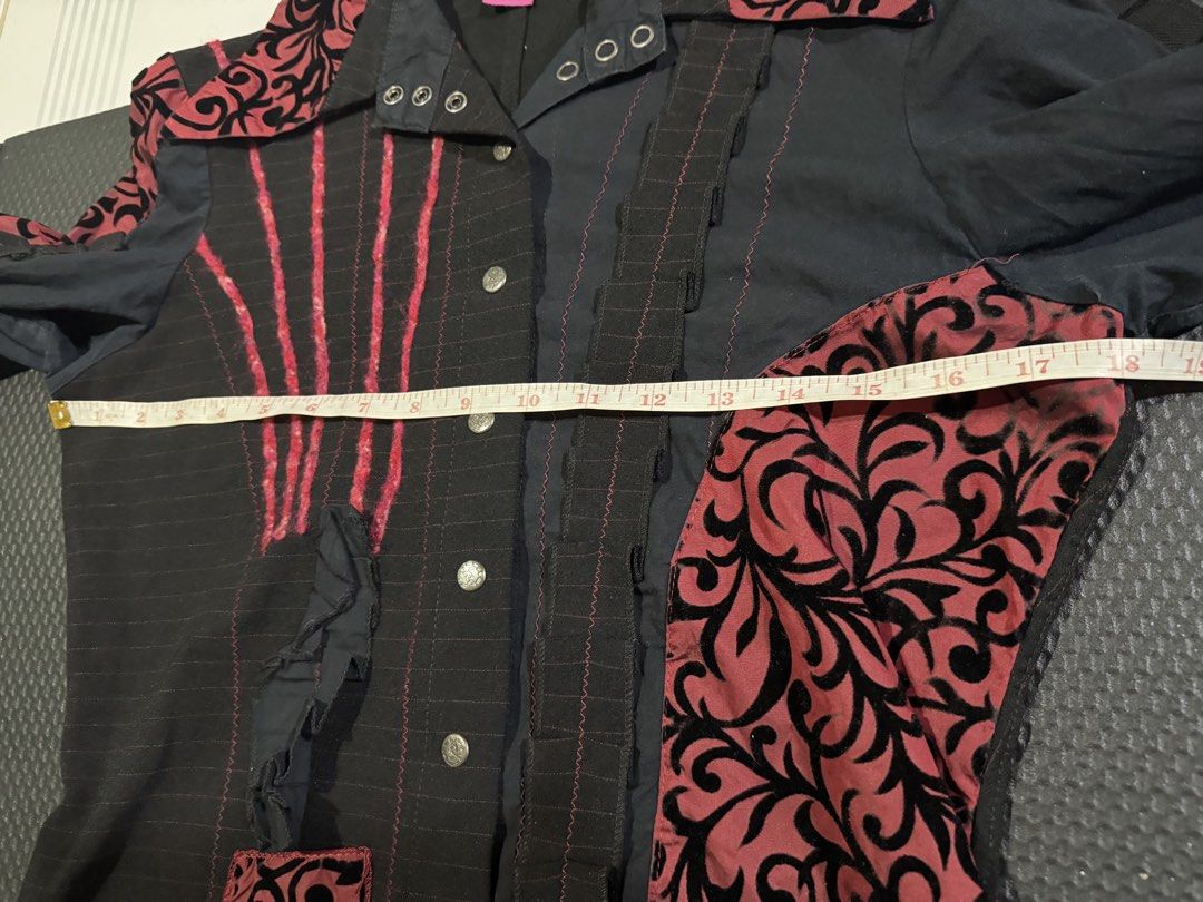 Save The QUEEN (Category: Longsleeves) located in Cebu City. Submitted by etnaner (Listing ID 1464135526, Image 3). Description: Save the queen Size: XL fitted best fit M/L Great condition Check when worn pics.