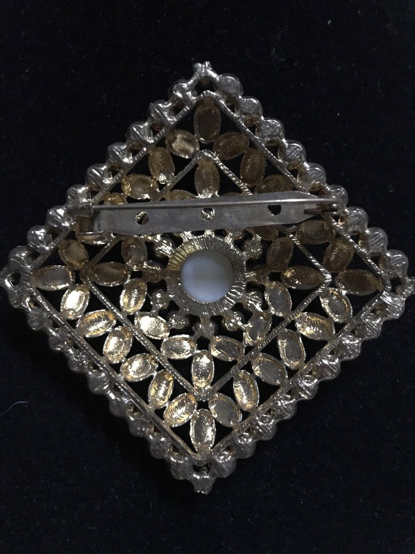 Schlumberger-Style Chunky Brooch (Category: Brooches) located in Manila. Submitted by iyasellsph (Listing ID 1464057208, Image 2). Description: Schlumberger-Style Chubky Brooch Approx 2.5 inches 0.75 inch high from plumpest center Gold-plated framed acorn patterns Steel pin 16mm faux south sea pearl 8mm round faux rubies.