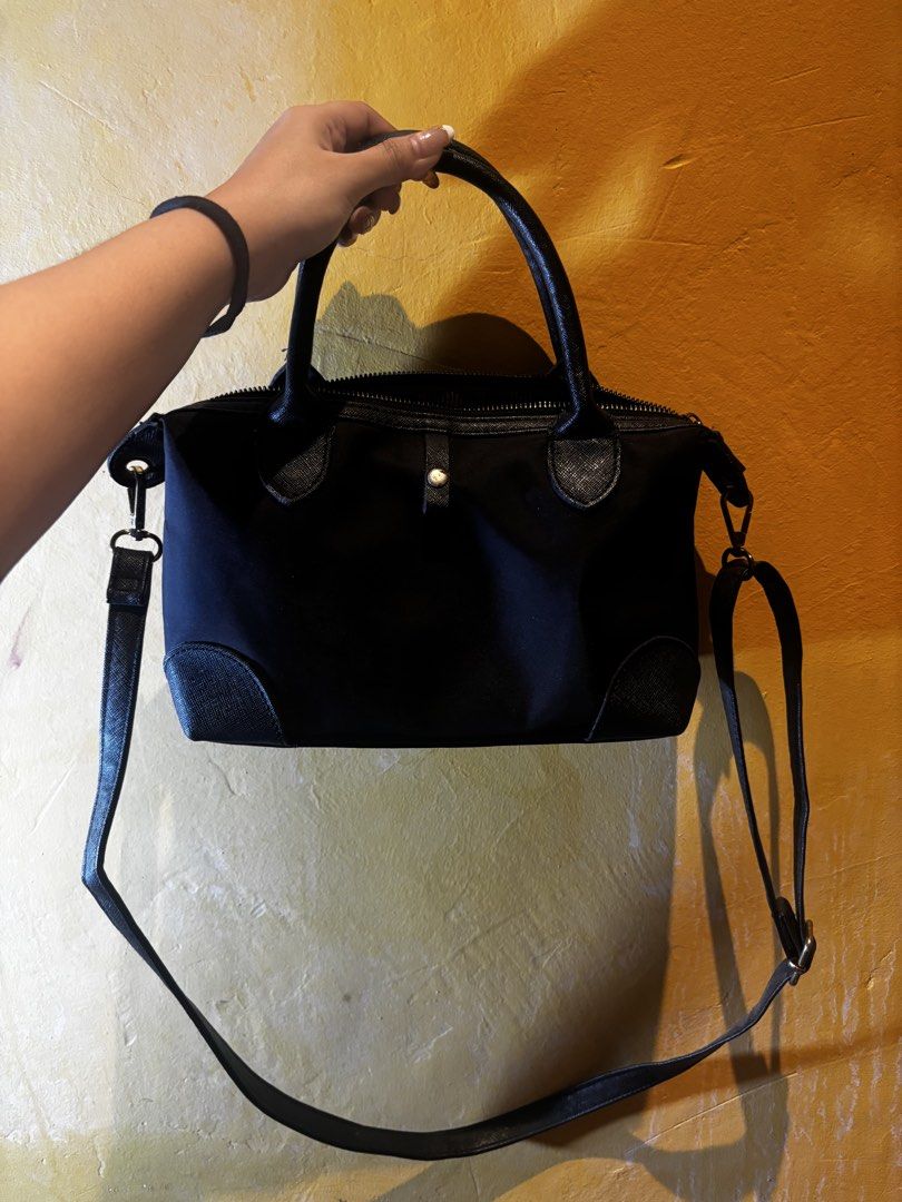 Secosana Black - Cross body bag (Category: Cross-body Bags) located in Manila. Submitted by jclaire143 (Listing ID 1463983033, Image 2). Description: .