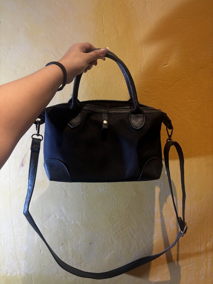 Secosana Black - Cross body bag (Category: Cross-body Bags) located in Manila. Submitted by jclaire143 (Listing ID 1463983033, Image 1). Description: .