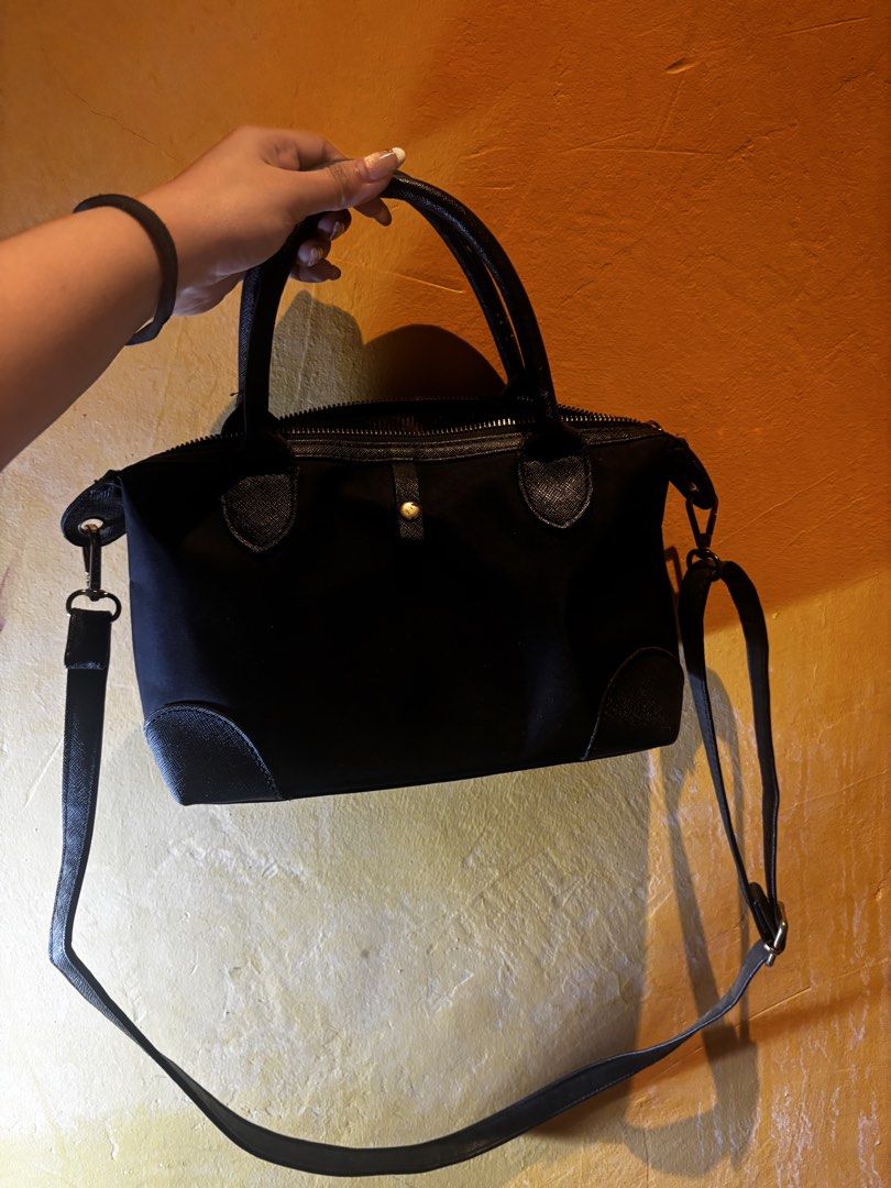 Secosana Black - Cross body bag (Category: Cross-body Bags) located in Manila. Submitted by jclaire143 (Listing ID 1463983033, Image 3). Description: .