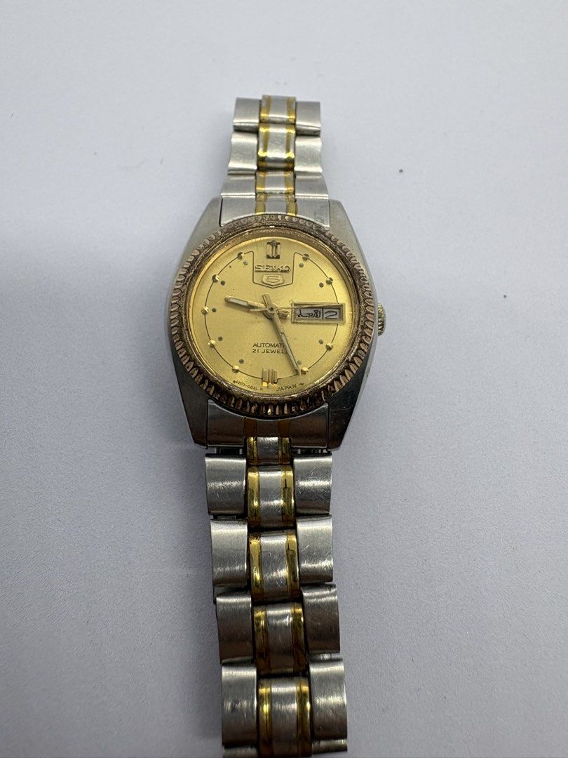 Seiko 5 Automatic 21 Jewels Two-Tone Watch (Category: Men's Watches) located in Quezon City. Submitted by rentoti (Listing ID 1464062485, Image 1). Description: - Seiko 5 Automatic Watch - Gold Dial with Day and Date Function - Two-Tone Stainless Steel Bracelet - 21 Jewels Movement - Water Resistant - Signs of wear on bezel (please check photos for condition).