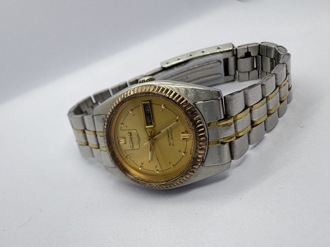 Seiko 5 Automatic 21 Jewels Two-Tone Watch (Category: Men's Watches) located in Quezon City. Submitted by rentoti (Listing ID 1464062485, Image 2). Description: - Seiko 5 Automatic Watch - Gold Dial with Day and Date Function - Two-Tone Stainless Steel Bracelet - 21 Jewels Movement - Water Resistant - Signs of wear on bezel (please check photos for condition).