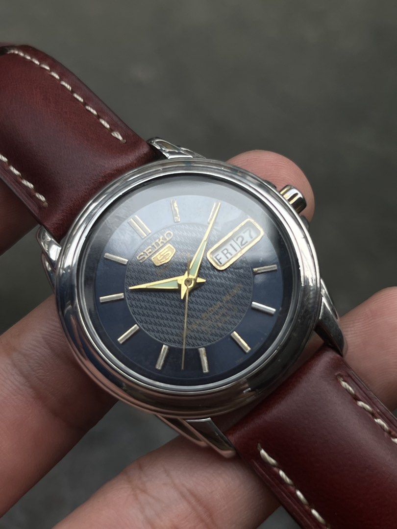 Seiko 5 Superior 1998 (Category: Men's Watches) located in Manila. Submitted by malungkotnaa-55542 (Listing ID 1463949323, Image 3). Description: Seiko 5 Superior From Oct 1998 •Ref : 7S36-0160 •Serial : 800660 •Case Size : 36mm •Lug width : 19mm •Movement : Automatic •Orignal Bracelet •Fit up to 7.5 Inches •All original watch piece 🏷️₱13,800 📍Manila 📌Inclusion : Leather Strap, Seiko Box and Paper Bag, 2 Months Service Warranty We do lalamove 