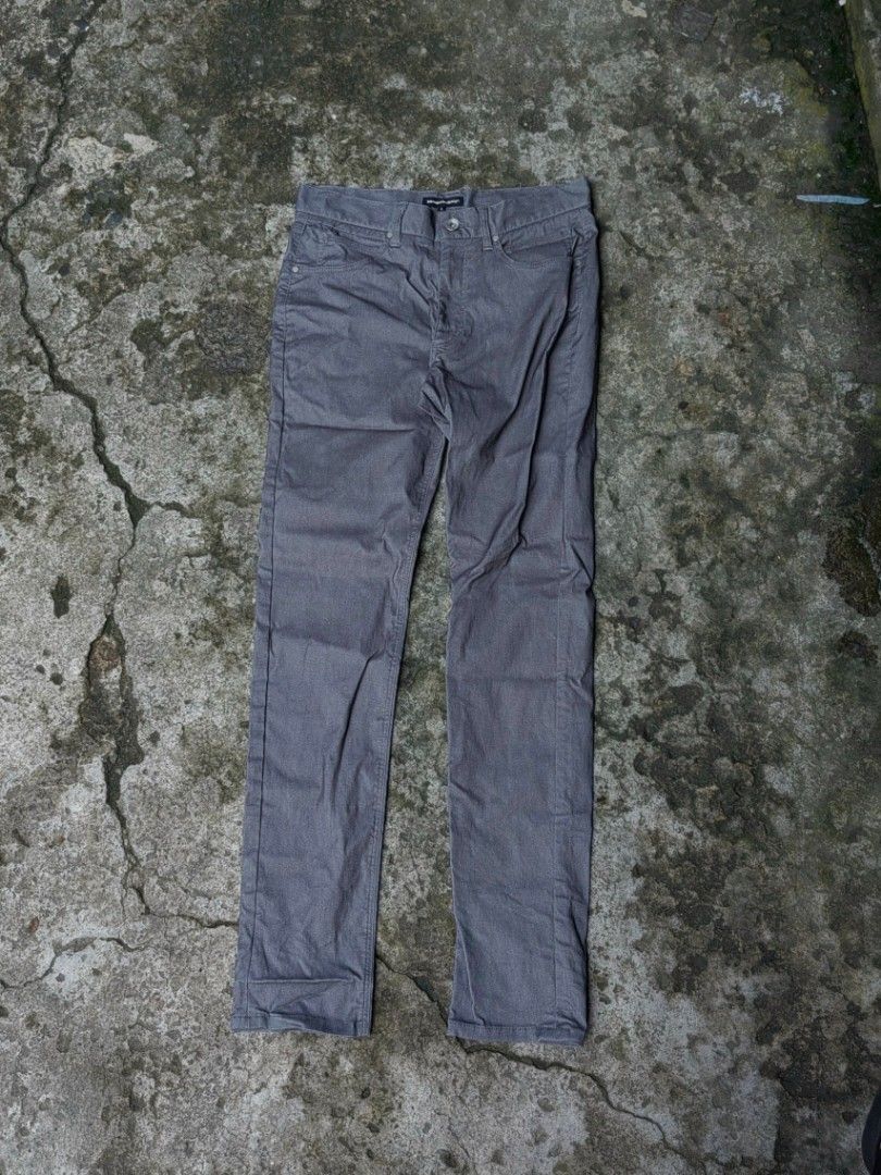 Semantic Design Gray Trouser Pants (Category: Jeans) located in Taguig. Submitted by xurocurations (Listing ID 1436128595, Image 1). Description: Size S on Tag 29W 10.5 Crotch 10 Thighs 6 Hem 40.5L.