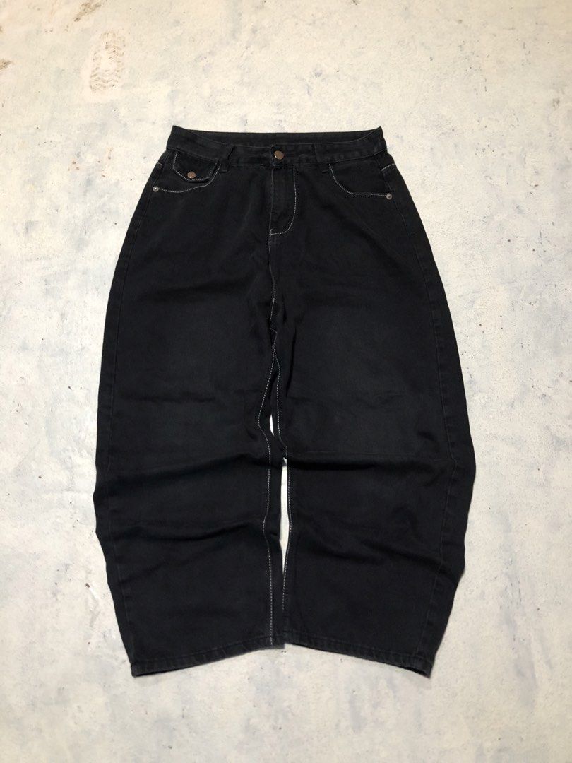 Semi Balloon Type Baggy Jeans (Category: Jeans) located in Cebu City. Submitted by zeus.thrifts (Listing ID 1464130758, Image 1). Description: ACID WASHES 32 WAIST 39.5 LENGTH 9.4 LEG OPENING ANTI HEEL DRAG.