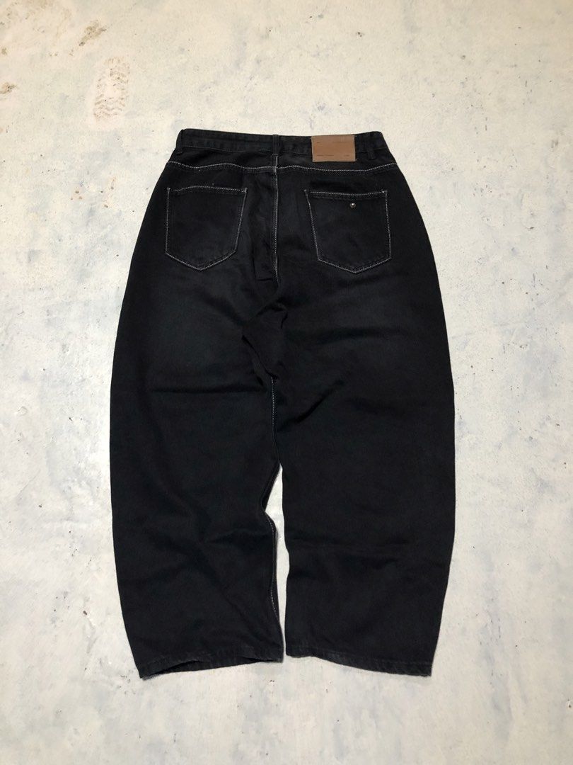 Semi Balloon Type Baggy Jeans (Category: Jeans) located in Cebu City. Submitted by zeus.thrifts (Listing ID 1464130758, Image 2). Description: ACID WASHES 32 WAIST 39.5 LENGTH 9.4 LEG OPENING ANTI HEEL DRAG.