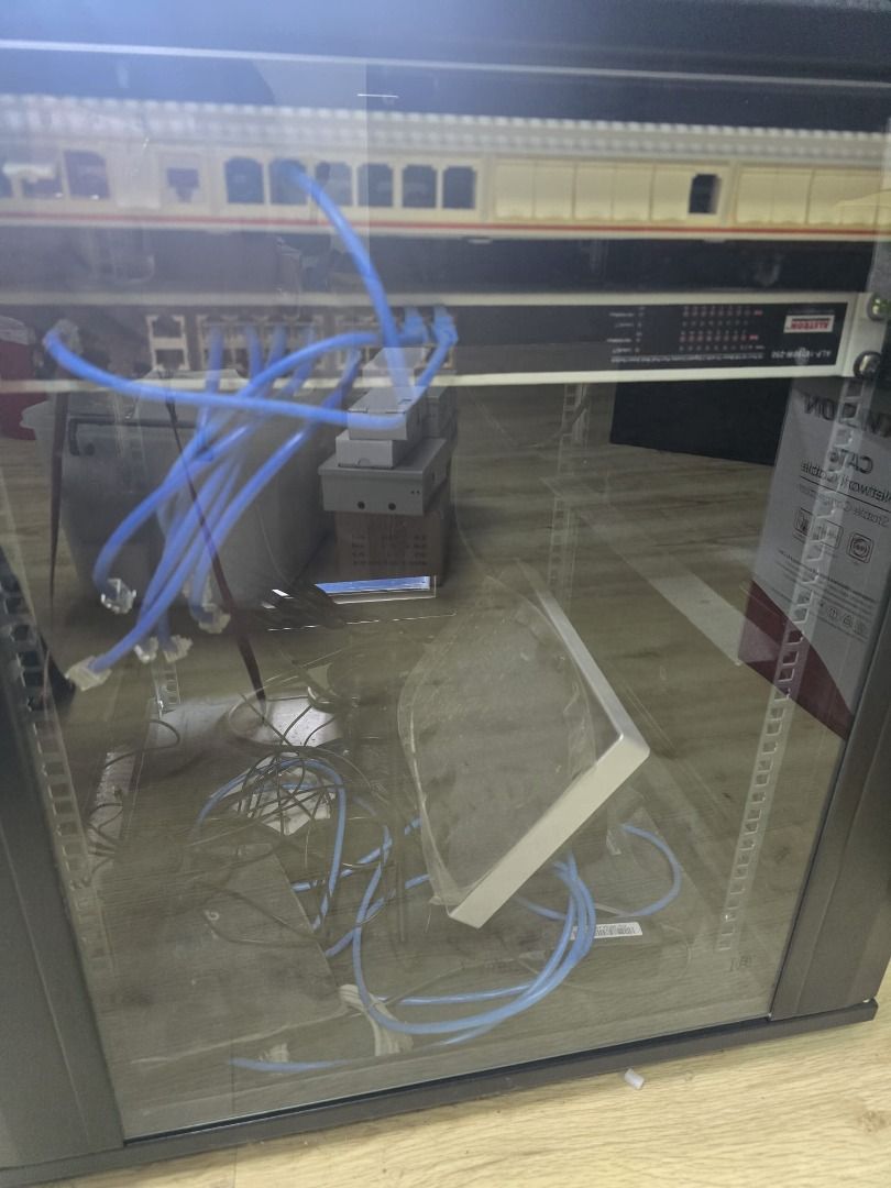 Server Rack (Category: Other Accessories) located in Singapore. Submitted by swiftwolf.3490b3 (Listing ID 1463972452, Image 2). Description: In very good condition.