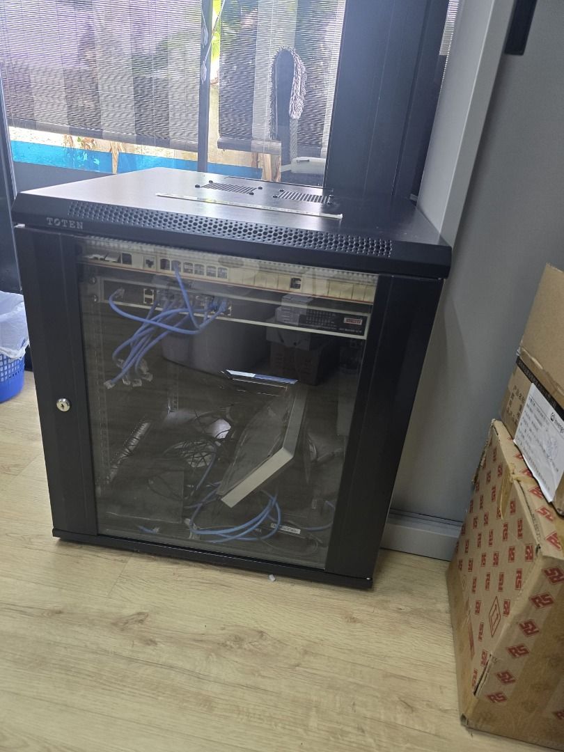 Server Rack (Category: Other Accessories) located in Singapore. Submitted by swiftwolf.3490b3 (Listing ID 1463972452, Image 3). Description: In very good condition.