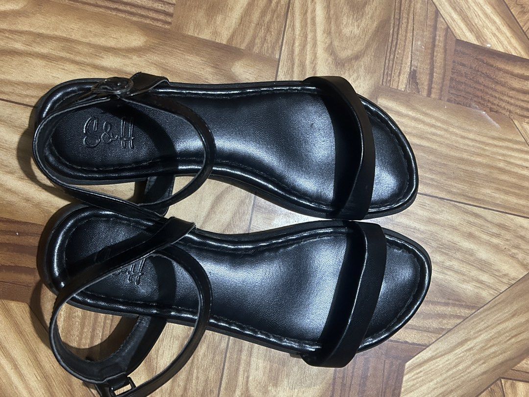 S&H Black Sandals Size 37 (Category: Flats & Sandals) located in Quezon City. Submitted by mad.mc43 (Listing ID 1463999359, Image 1). Description: 🖤 ₱850 — Negotiable! 👡 Size 37 | Black 📦 With original box ✨ Condition: Lightly Used / Very Good Condition Only worn for work. Well-kept and still in good condition. Selling because no longer needed. 📍 Delivery via Lalamove — shipping/delivery fee to be shouldered by buyer 🤝 Meet-up/pick-up can al