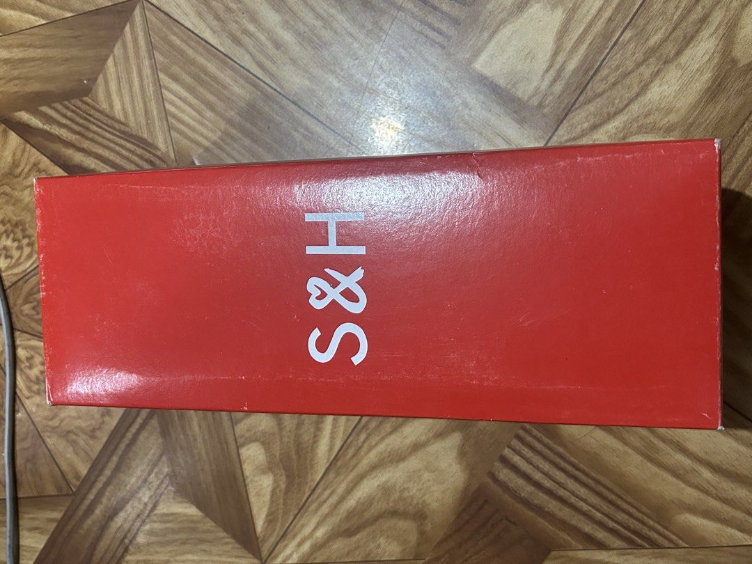 S&H Black Sandals Size 37 (Category: Flats & Sandals) located in Quezon City. Submitted by mad.mc43 (Listing ID 1463999359, Image 3). Description: 🖤 ₱850 — Negotiable! 👡 Size 37 | Black 📦 With original box ✨ Condition: Lightly Used / Very Good Condition Only worn for work. Well-kept and still in good condition. Selling because no longer needed. 📍 Delivery via Lalamove — shipping/delivery fee to be shouldered by buyer 🤝 Meet-up/pick-up can al