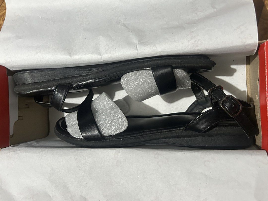 S&H Black Sandals Size 37 (Category: Flats & Sandals) located in Quezon City. Submitted by mad.mc43 (Listing ID 1463999359, Image 2). Description: 🖤 ₱850 — Negotiable! 👡 Size 37 | Black 📦 With original box ✨ Condition: Lightly Used / Very Good Condition Only worn for work. Well-kept and still in good condition. Selling because no longer needed. 📍 Delivery via Lalamove — shipping/delivery fee to be shouldered by buyer 🤝 Meet-up/pick-up can al