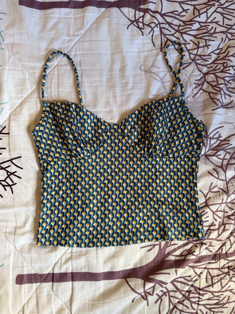 SHEIN Geometric Print Spaghetti Strap Crop Top (Category: Sleeveless) located in Manila. Submitted by dndclothing (Listing ID 1463973480, Image 1). Description: ⊹ tank w geometric pattern in blue yellow and white ⊹ thin spaghetti straps ⊹ size S on tag w light stretch fabric.