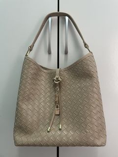 (Category: ) located in . Submitted by simplyfinds4u (Listing ID 1463970826, Image 1). Description: .