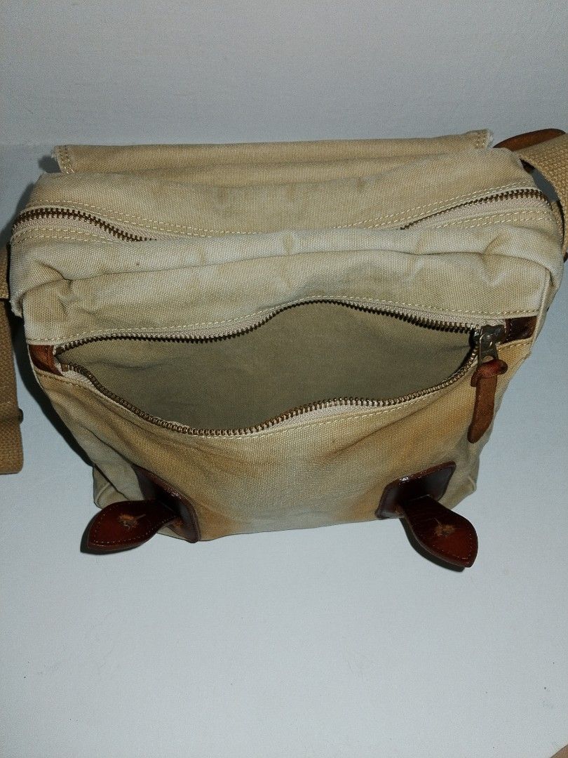 Silver Lake club messenger bag (Category: Sling Bags) located in Manila. Submitted by takeroshc143 (Listing ID 1463971997, Image 2). Description: unique messenger bag from japan, very amekaji vibes,,.