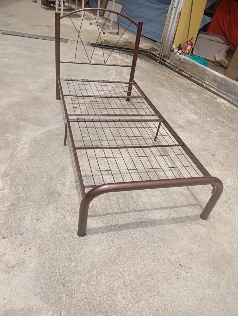 Single Bed (Category: Bed Frames & Mattresses) located in Petaling Jaya. Submitted by nm016648427690 (Listing ID 1464058960, Image 3). Description: Single Bed RM-150 Code :SB-017 Stock Available : 1 Condition : Goods ** (ABOVE PRICE DOES NOT INCLUDE DELIVERY & INSTALLATION) ** We are specialist in BUY or SELL New/Used Home Furniture or Office Equipment [ Perabot Kita Furniture ] Address: L1-03 times 89 Jalan 8A/133, Taman Sri Sentosa, 58000,kuala