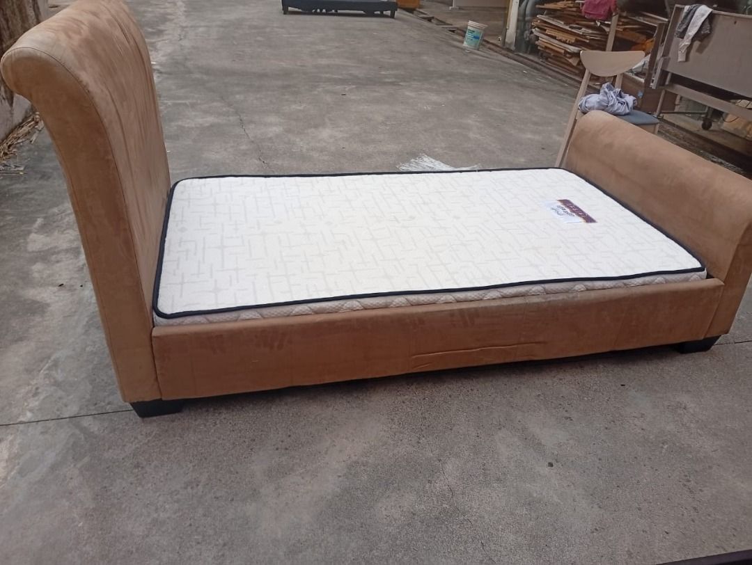 Single bed (Category: Bed Frames & Mattresses) located in Petaling Jaya. Submitted by nm016648427690 (Listing ID 1464076542, Image 3). Description: Single Bed RM-280 Code :SB-025 Stock Available : 1 Condition : Goods ** (ABOVE PRICE DOES NOT INCLUDE DELIVERY & INSTALLATION) ** We are specialist in BUY or SELL New/Used Home Furniture or Office Equipment [ Perabot Kita Furniture ] Address: L1-03 times 89 Jalan 8A/133, Taman Sri Sentosa, 58000,kuala