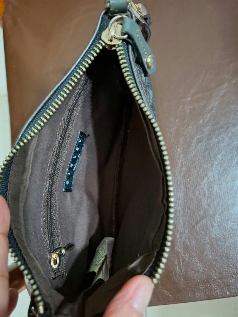 Sisley Kili Pouch bag (Category: Shoulder Bags) located in Cavite. Submitted by littlesweetshop (Listing ID 1463994578, Image 3). Description: Kasya android and iphone Mop gcash Plus sf.