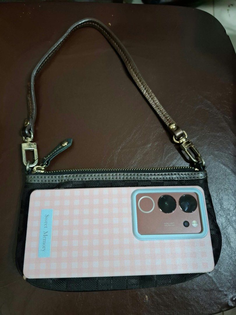 Sisley Kili Pouch bag (Category: Shoulder Bags) located in Cavite. Submitted by littlesweetshop (Listing ID 1463994578, Image 2). Description: Kasya android and iphone Mop gcash Plus sf.