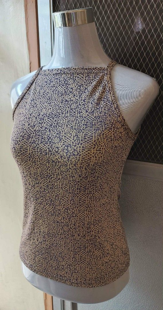 Sisley Halter Neck Printed Top (Category: Sleeveless) located in Cebu City. Submitted by violacloset (Listing ID 1464081378, Image 3). Description: Measurements: length: 23 width: 14 1/2 stretchable.