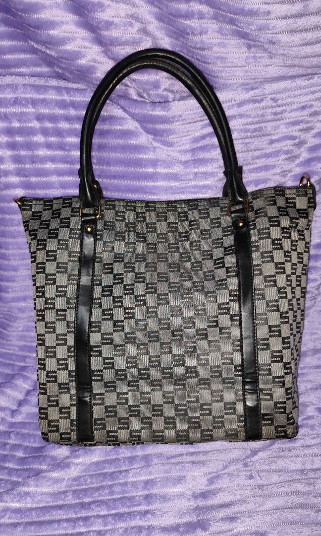 Sisley Shoulder Bag (Category: Shoulder Bags) located in Manila. Submitted by thecalvinedit (Listing ID 1463977760, Image 1). Description: SISLEY SHOULDER BAG Preloved • Excellent Condition ✨ Excellent preloved condition ✨ Minimal signs of use ✨ Well-maintained & carefully kept ✨ No major flaws 📸 Actual item shown — please check photos for details..