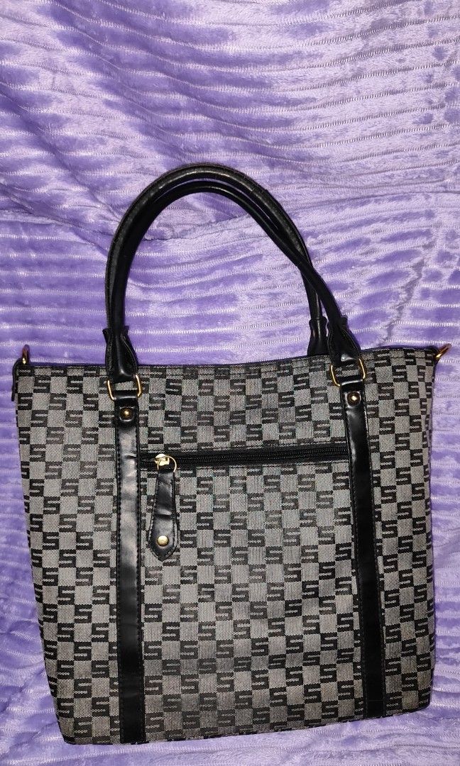 Sisley Shoulder Bag (Category: Shoulder Bags) located in Manila. Submitted by thecalvinedit (Listing ID 1463977760, Image 2). Description: SISLEY SHOULDER BAG Preloved • Excellent Condition ✨ Excellent preloved condition ✨ Minimal signs of use ✨ Well-maintained & carefully kept ✨ No major flaws 📸 Actual item shown — please check photos for details..