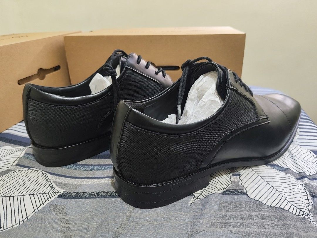 Size 13 shoes (Category: Dress Shoes) located in Valenzuela. Submitted by nl.ndy (Listing ID 1463951145, Image 3). Description: size 13 dress shoes brand new with box 2500 only pickup @ valenzuela city.