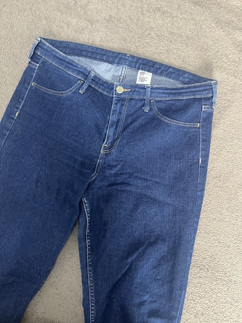 Size 31 - H&M Denim Jeans (Category: Jeans) located in Paranaque City. Submitted by regina_sy (Listing ID 1464000475, Image 2). Description: NO issue MOP: GCASH J&T Express delivery (SF c/o BUYER) * Parcel Drop-off (J&T Branch) Saturdays only. NO WW photo 📍MNL.