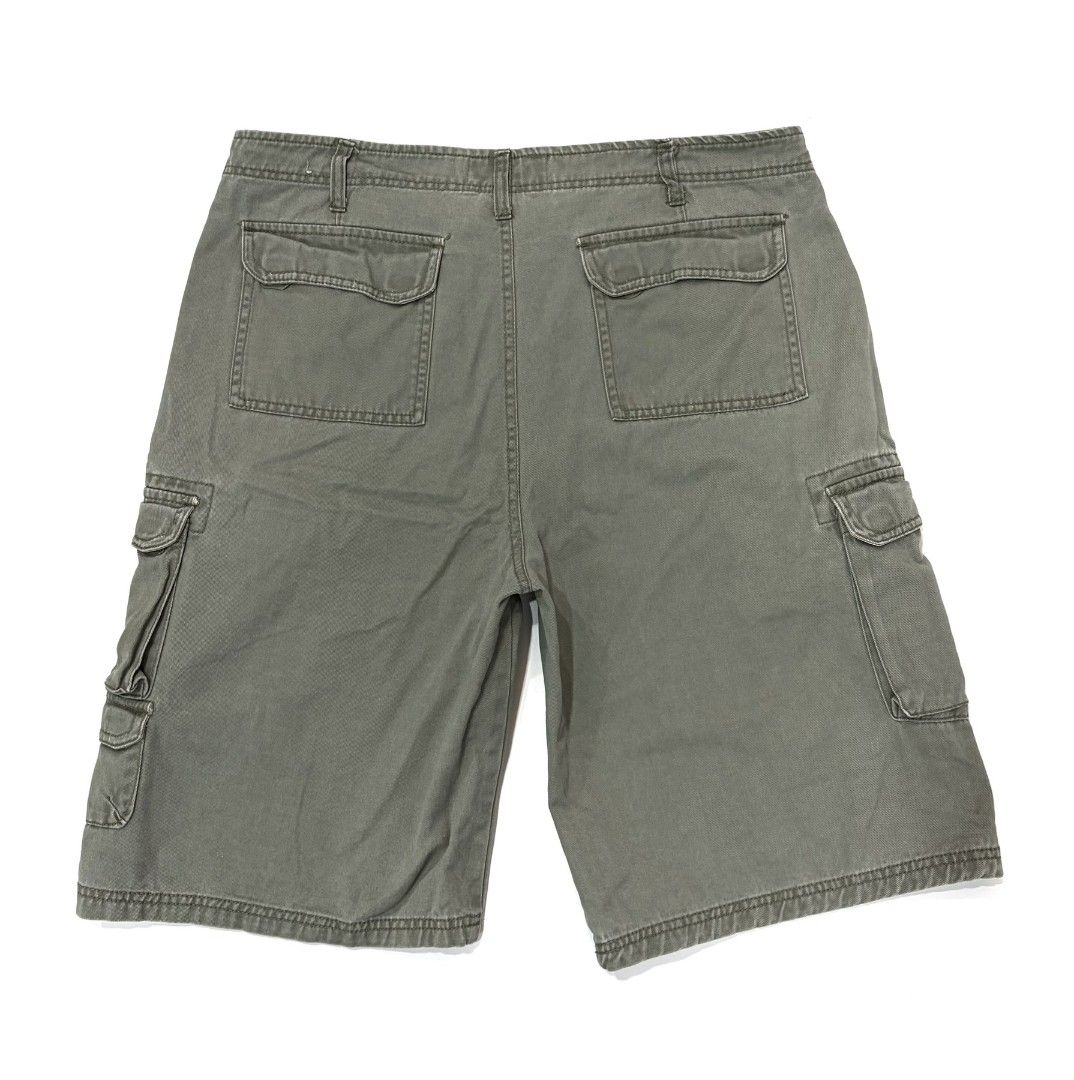 Size 36” - Old Mill Men’s Cargo Shorts Preloved HB86 (Category: Shorts) located in Pasig City. Submitted by szorty (Listing ID 1463957542, Image 2). Description: •PRELOVED• Onhand and ready to ship Brand: Old Mill Condition: Used Waist: 36 Size in tag: 34 Length: 23 inches Pocket: 7 - All of our items are washed *Please see photos for flaws/issues if indicated. *Photos may vary from actual Tags: Old mill cargo mens men bottoms shorts bottom szort