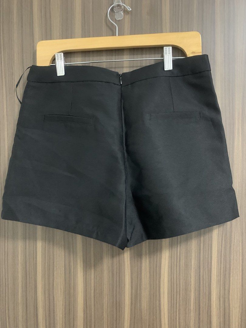 Skort (Category: Skirts) located in Singapore. Submitted by _cyril24 (Listing ID 1464070543, Image 2). Description: .