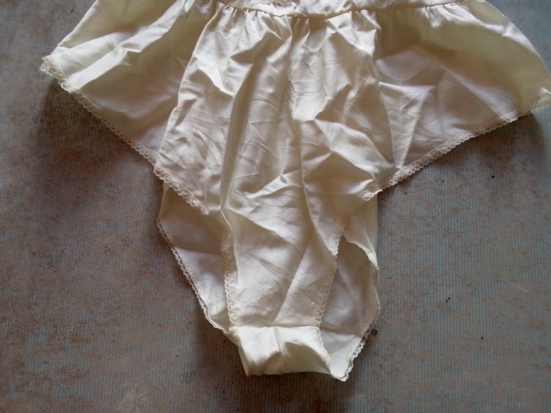 Sleepwear Romper US BNEWTAG (Category: Undergarments & Loungewear) located in Los Banos. Submitted by mania-62906 (Listing ID 1463948419, Image 3). Description: BNewtag US Medium Beige.