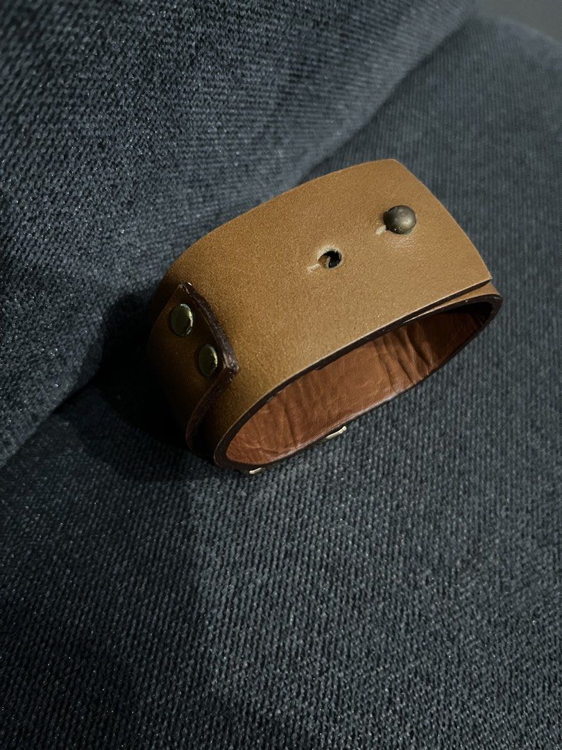 SMALL - Leather Wrist Cuff Bracelet - Brown with Gold hardware (Category: Bracelets) located in Paranaque City. Submitted by regina_sy (Listing ID 1464053849, Image 3). Description: NO issues MOP: GCASH J&T Express delivery (SF c/o BUYER) * Parcel Drop-off (J&T Branch) Saturdays only. NO WW photo 📍MNL .
