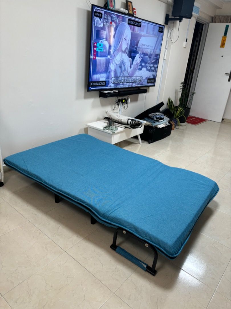 sofa bed (Category: Bed Frames & Mattresses) located in Singapore. Submitted by rarecloud.d2a51d (Listing ID 1464024337, Image 2). Description: .