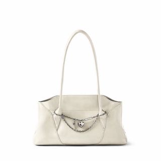 (Category: ) located in . Submitted by shopaholicwardrobe_ (Listing ID 1464067969, Image 1). Description: .