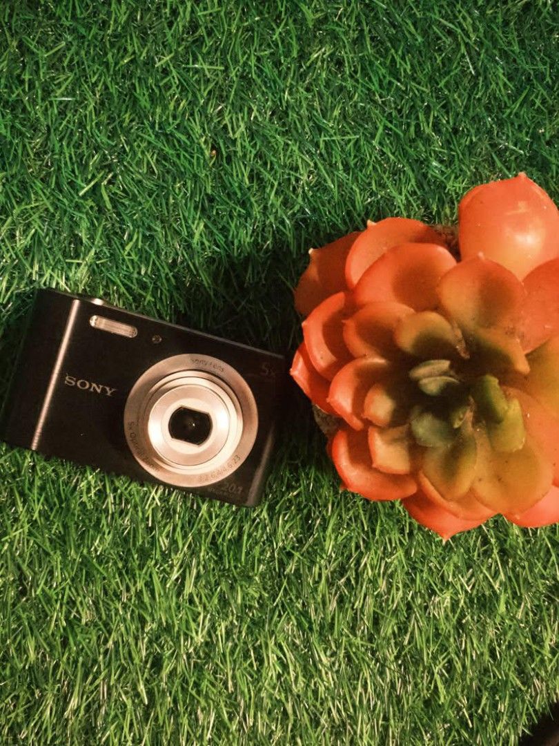 SONY DSC W800 BLACK (Category: Cameras) located in Manila. Submitted by marizgutib14169 (Listing ID 1463967796, Image 2). Description: SONY WSC 800 BLACK! INCLUSIONS: Sony original battery Sony original memory card 8gb Photo transfer usb type c Universal charger Wired charger Case for the camera.