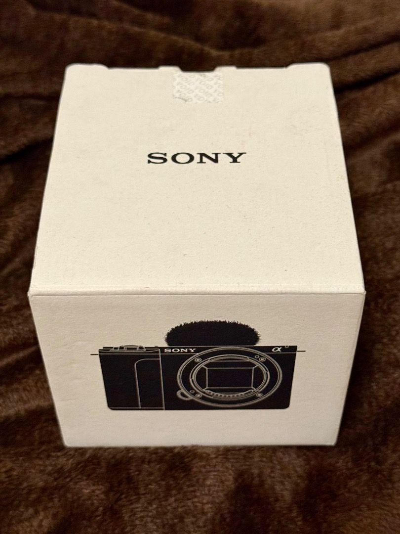 Sony ZVE10 II (Category: Cameras) located in Caloocan City. Submitted by shaigundran (Listing ID 1464104421, Image 2). Description: 📷 FOR SALE: Sony ZV-E10 II + 16–50mm Kit Lens ✨ Brand new / never been used 📦 Complete set with box and inclusions 🎨 RFS: Decided to get the White version instead 🎥 Ideal for: • Content creation & vlogging • Travel & lifestyle videos • GRWM / beauty content • TikTok, Reels & YouTube • Everyday photos & videos 💰 