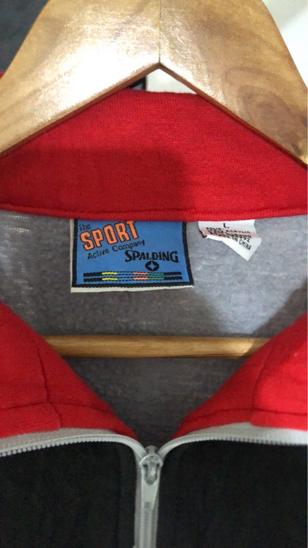 Spalding jacket (Category: Announcements) located in Imus. Submitted by gabrielseth_12 (Listing ID 1463970461, Image 3). Description: Spalding jacket Size medium No issue Excellent condition 200pesos Imus cavite location .
