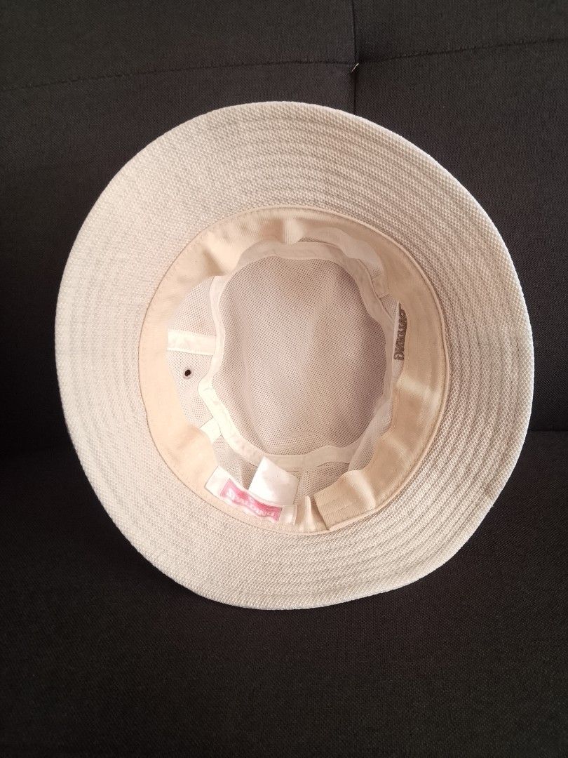 SPALDING •vintage bucket hat (Category: Caps & Hats) located in Batangas. Submitted by 68.thrifts (Listing ID 1463992398, Image 3). Description: -good condi -small to medium.
