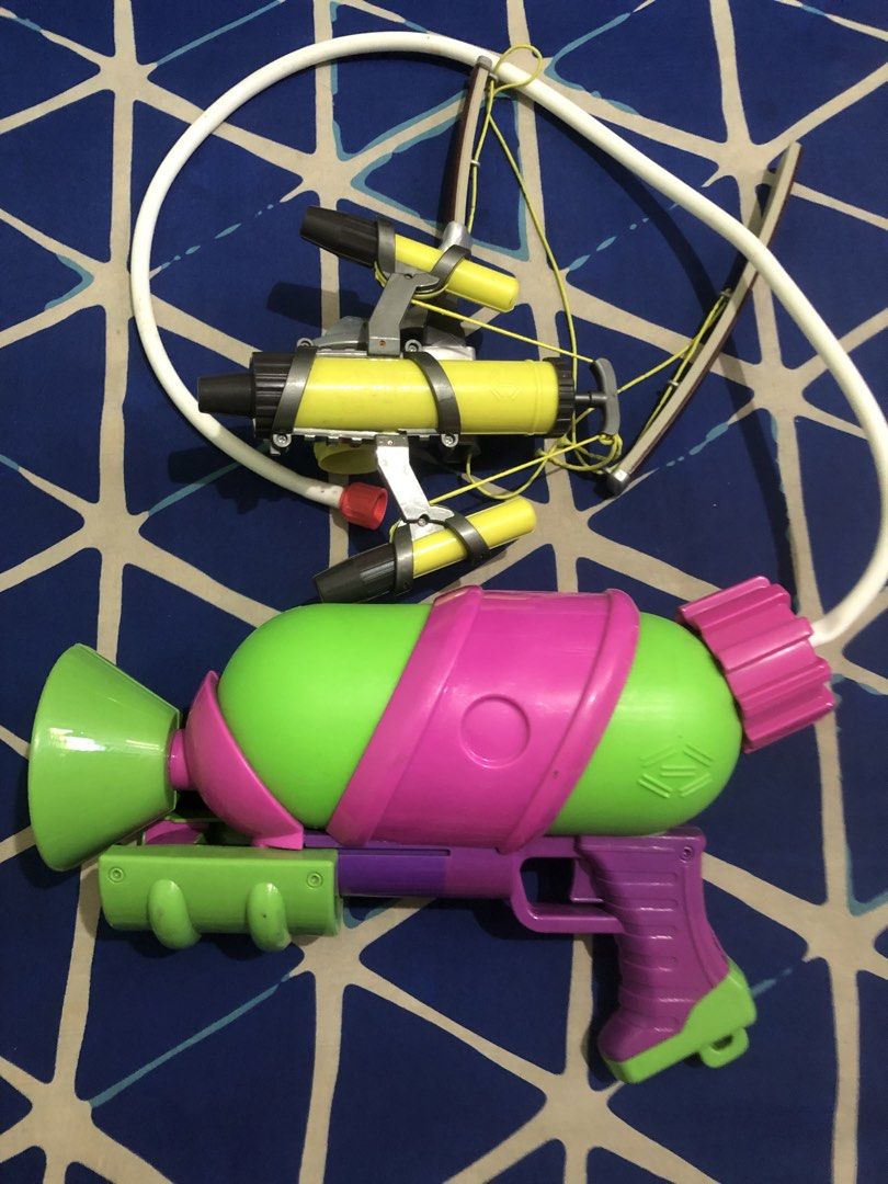 Splatoon Water Blasters (Category: Action & Battle Toys) located in Quezon City. Submitted by markgolveo (Listing ID 1463945379, Image 1). Description: Missing bottle container attachments.