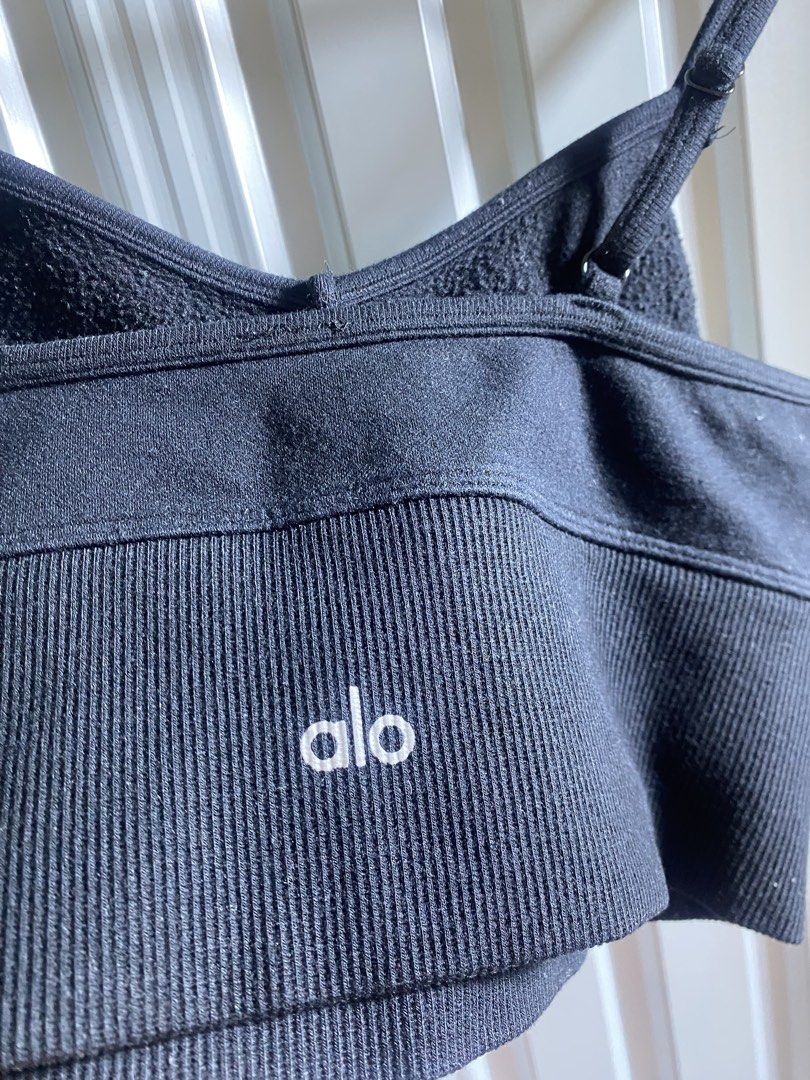 Sports bra alo (Category: Activewear) located in Manila. Submitted by 2mclo (Listing ID 1463987290, Image 3). Description: Himol2 last pic Medium fit Bus width 14.