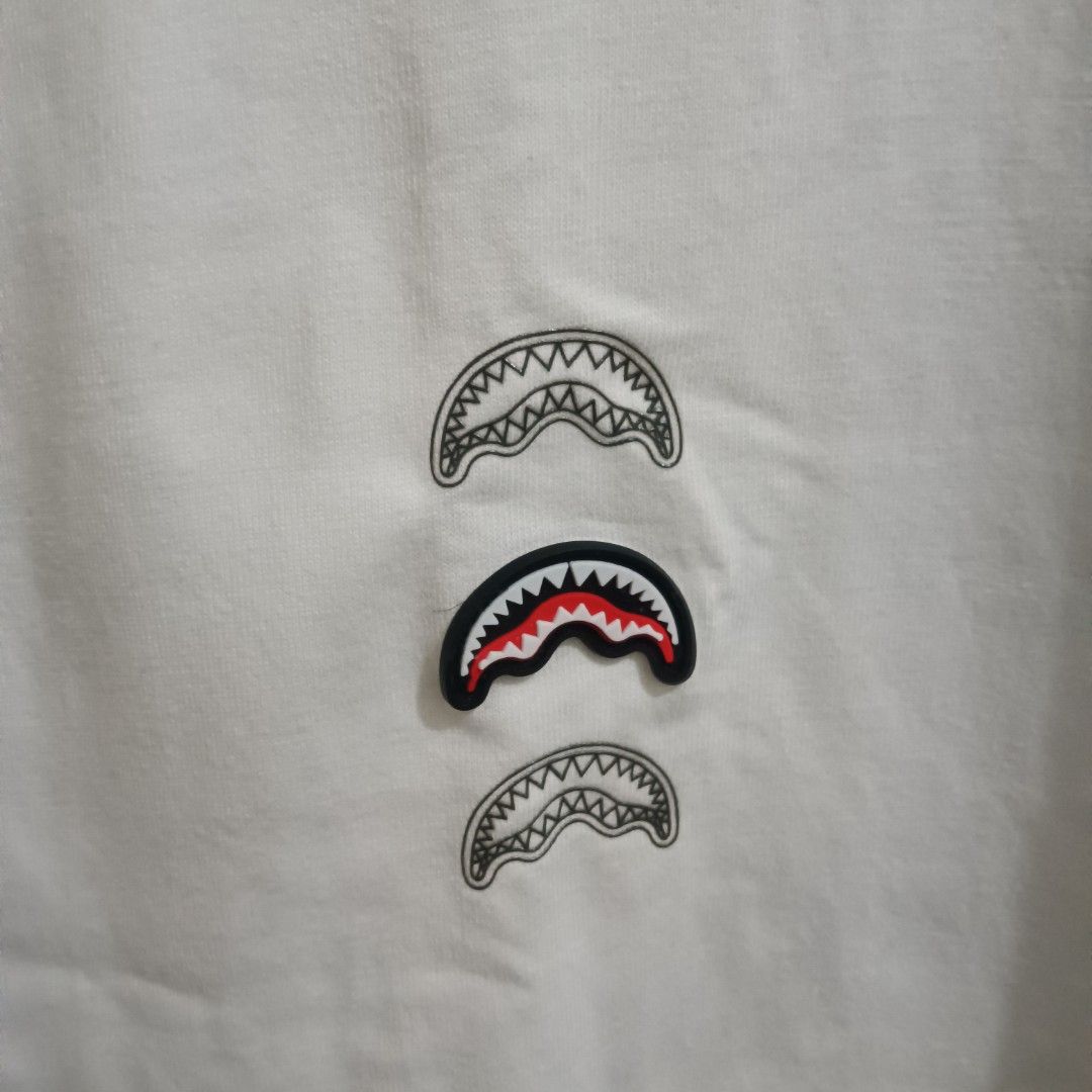 SPRAYGROUND Like New Condition Multi Logo Print (Category: Tshirts & Polo Shirts ) located in Caloocan City. Submitted by jaychingsss (Listing ID 1464135584, Image 3). Description: Sprayground Multi Logo Print - 180 22x29 No issue Complete Tags Like New Condition.